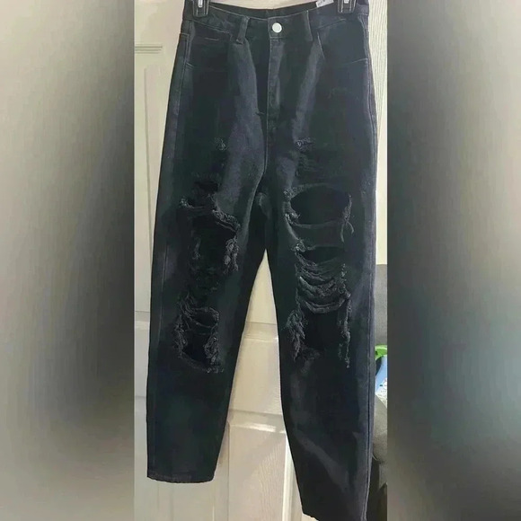 Like new- SHEIN size small black straight leg distressed jeans - Picture 1 of 6
